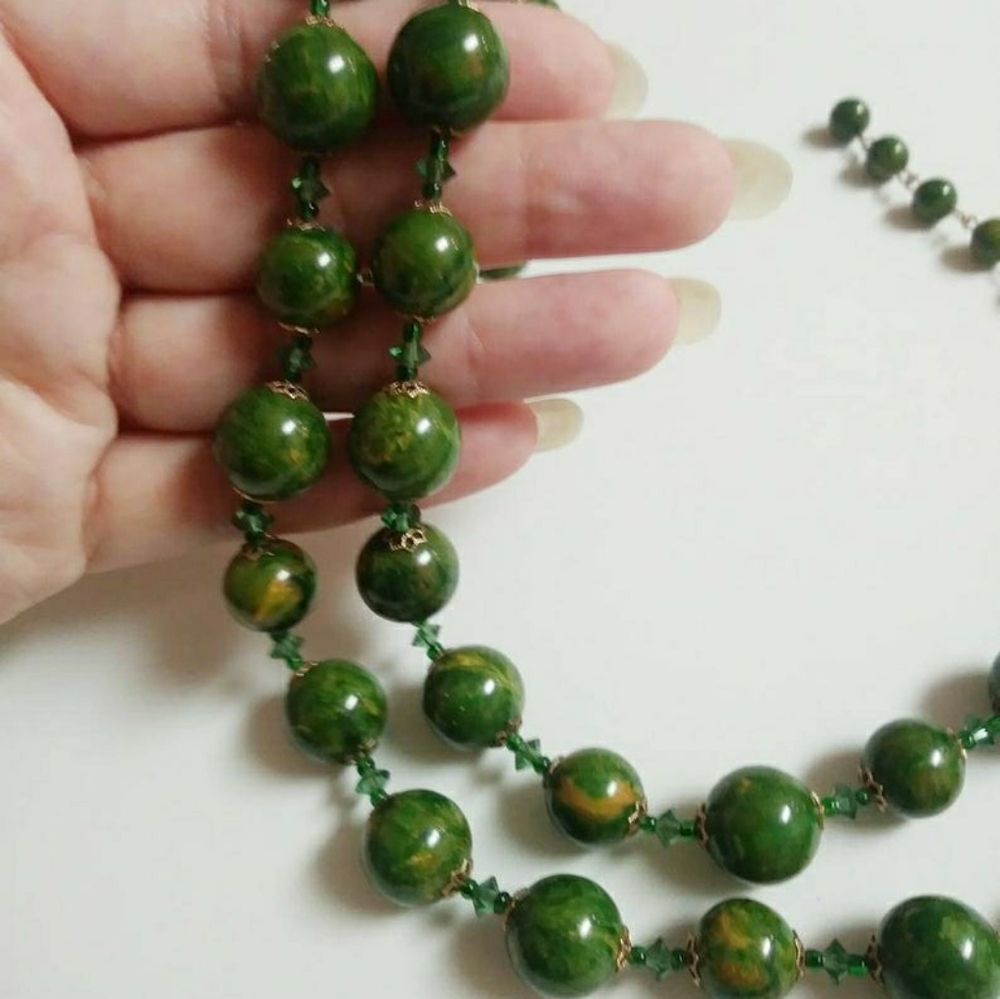 Vintage Bakelite marbled Swirled Green Yellow double strand 1950s Necklace 58G
